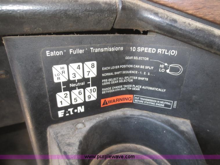 image for item D2205 1995 Freightliner FLD112 dump truck