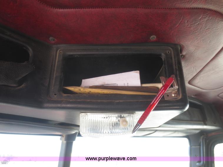 image for item D2205 1995 Freightliner FLD112 dump truck