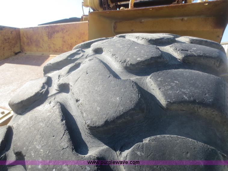 image for item D2207 1994 Caterpillar 615C Series II elevating scraper