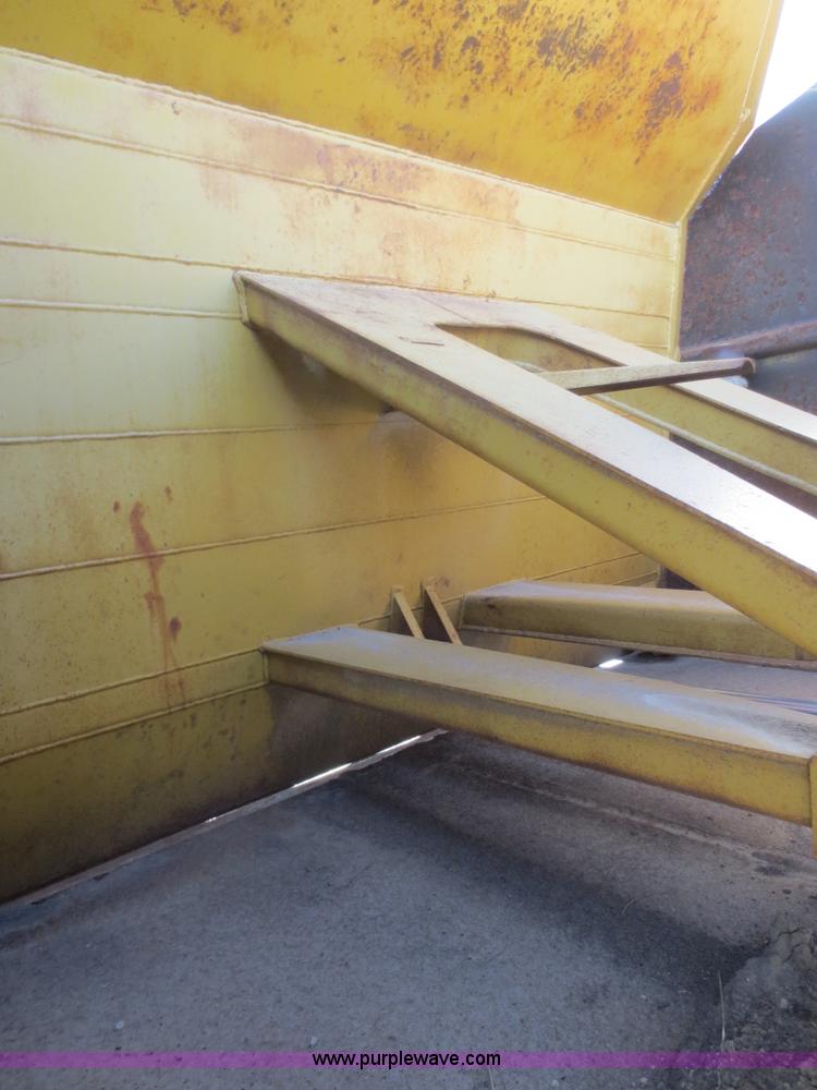 image for item D2207 1994 Caterpillar 615C Series II elevating scraper