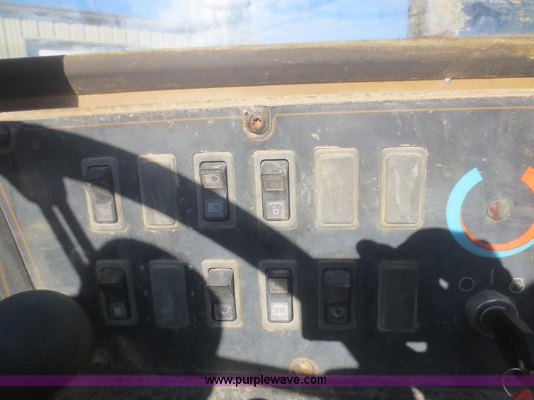 image for item D2207 1994 Caterpillar 615C Series II elevating scraper