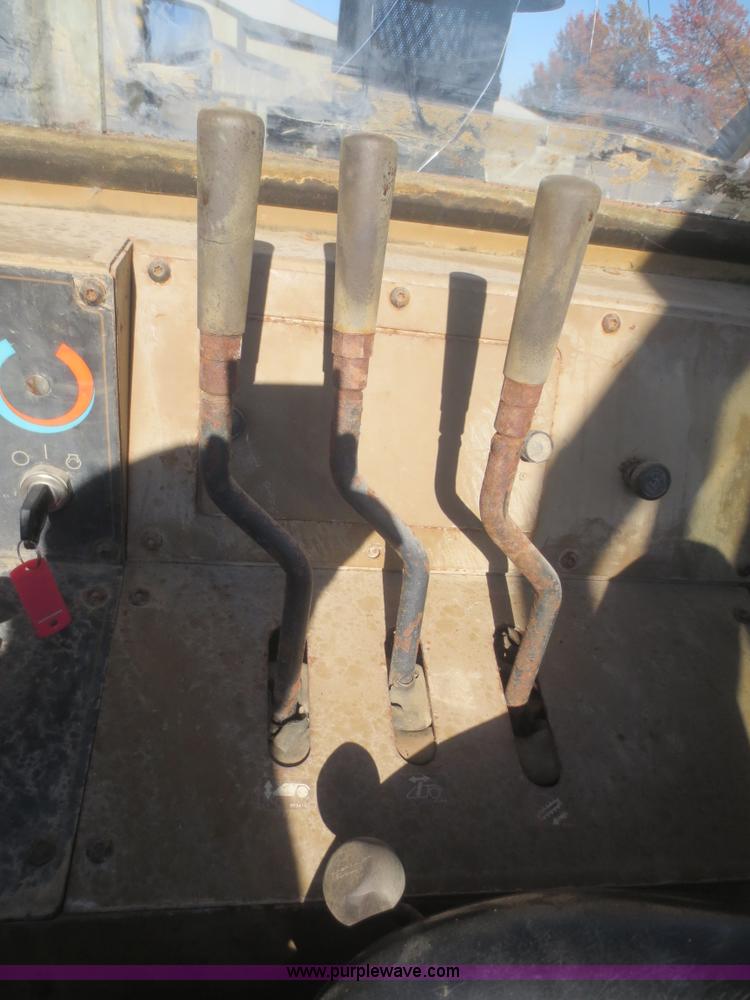 image for item D2207 1994 Caterpillar 615C Series II elevating scraper