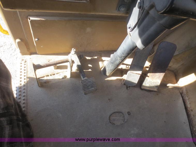 image for item D2207 1994 Caterpillar 615C Series II elevating scraper