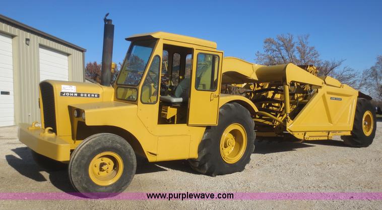 image for item D2208 John Deere 5010 elevating scraper
