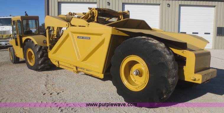 image for item D2208 John Deere 5010 elevating scraper