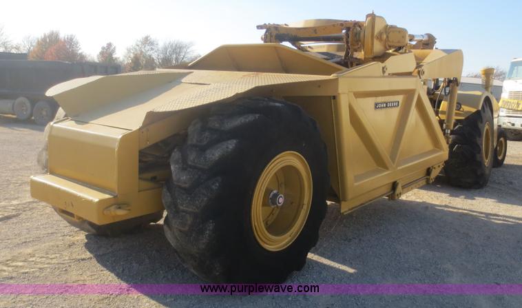image for item D2208 John Deere 5010 elevating scraper