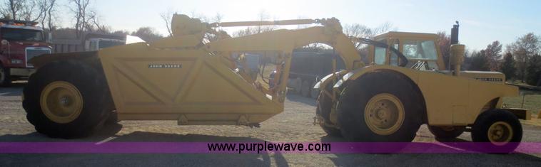 image for item D2208 John Deere 5010 elevating scraper
