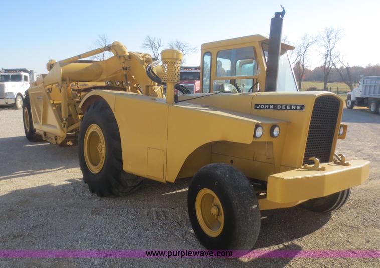 image for item D2208 John Deere 5010 elevating scraper