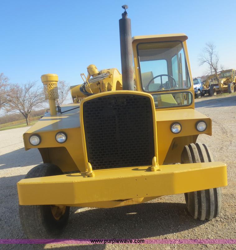 image for item D2208 John Deere 5010 elevating scraper