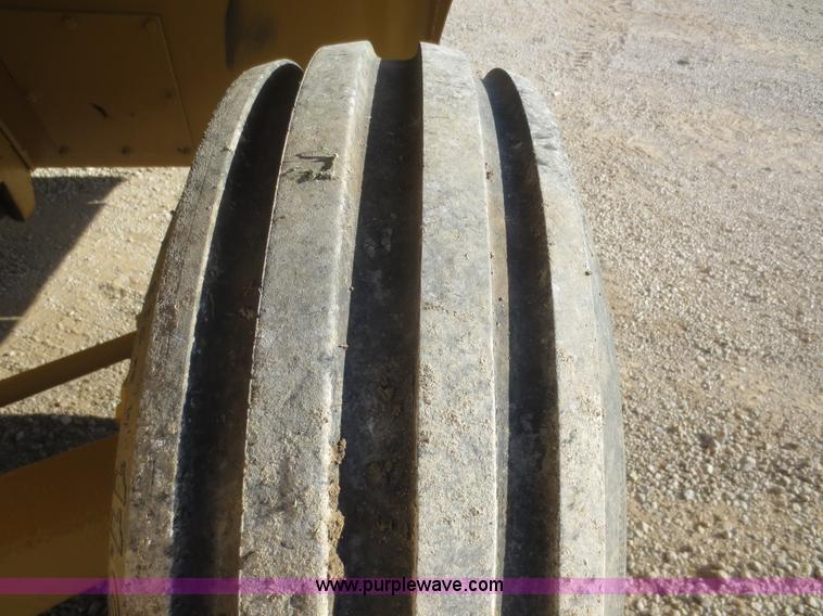 image for item D2208 John Deere 5010 elevating scraper