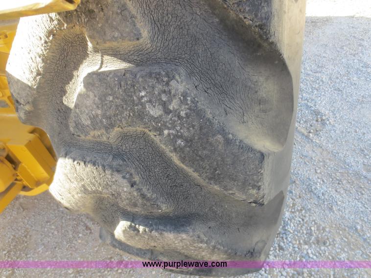 image for item D2208 John Deere 5010 elevating scraper