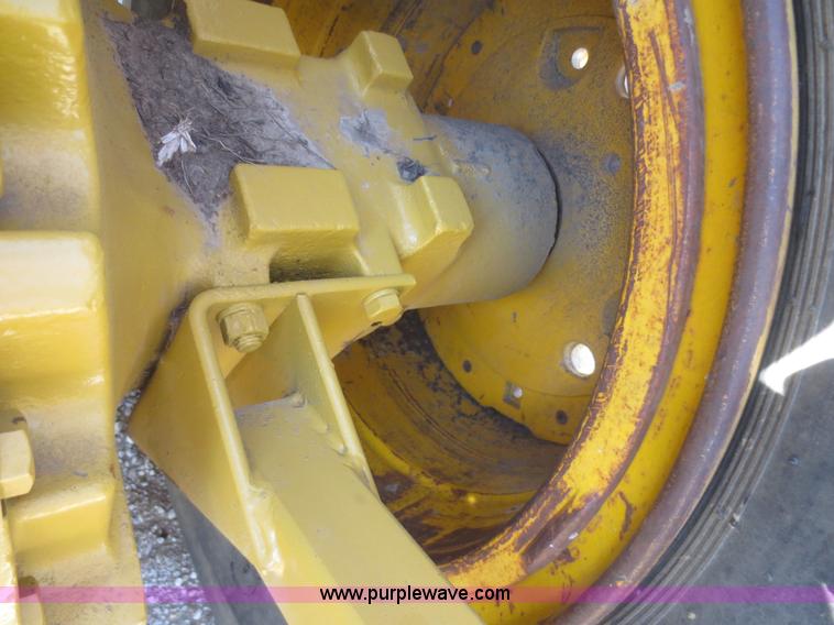 image for item D2208 John Deere 5010 elevating scraper