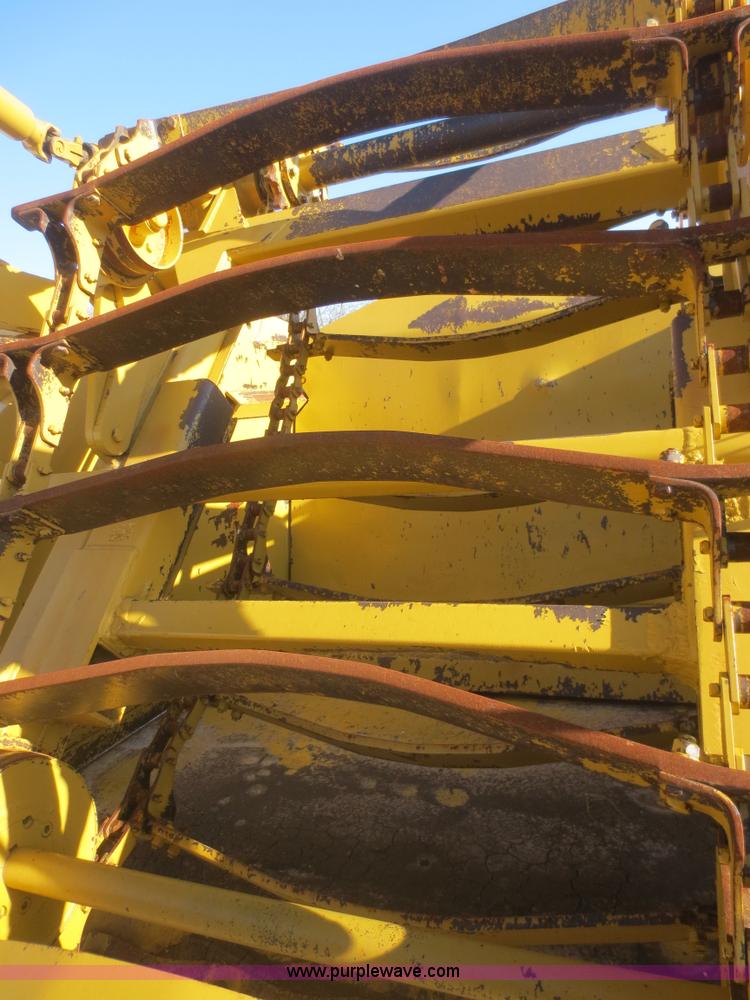 image for item D2208 John Deere 5010 elevating scraper