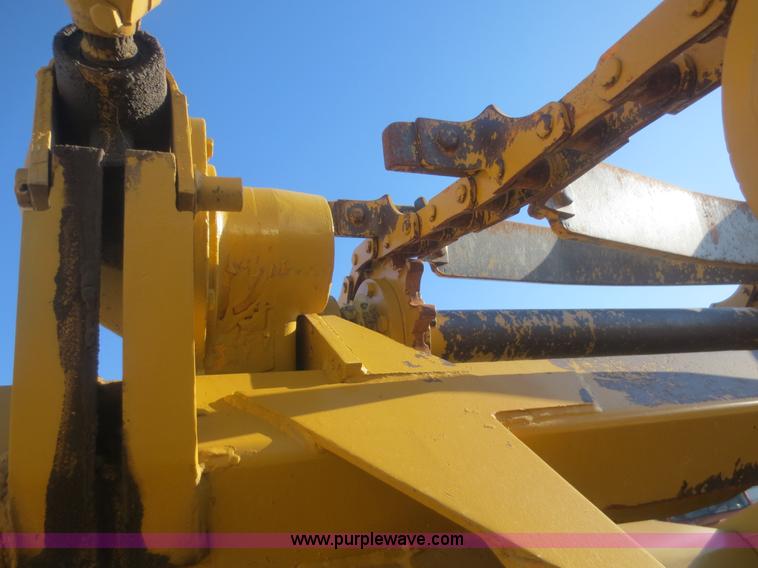 image for item D2208 John Deere 5010 elevating scraper