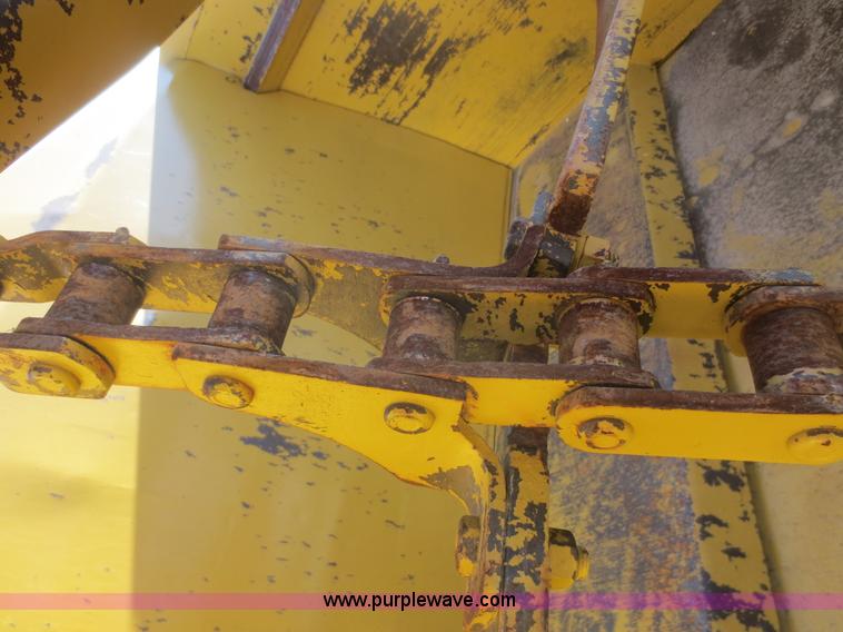 image for item D2208 John Deere 5010 elevating scraper