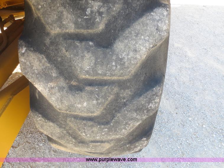 image for item D2208 John Deere 5010 elevating scraper