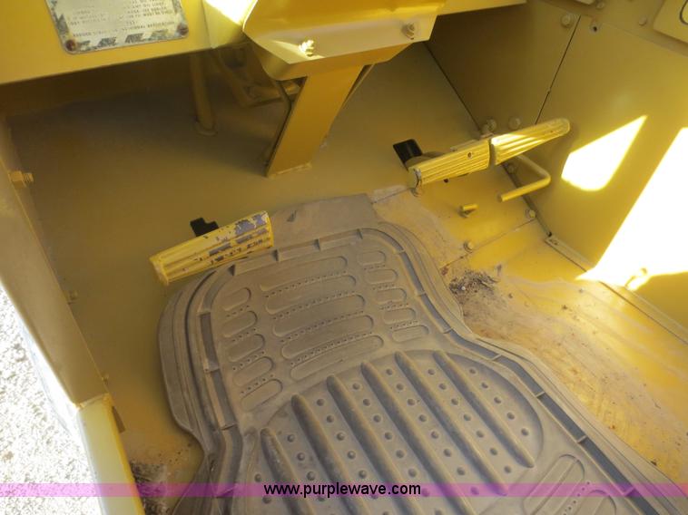 image for item D2208 John Deere 5010 elevating scraper