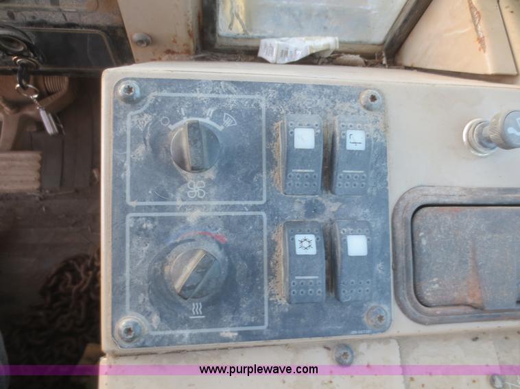 image for item D2210 2001 Caterpillar D5C XL Series III dozer