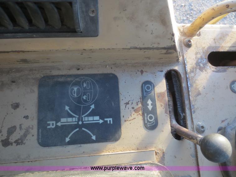 image for item D2210 2001 Caterpillar D5C XL Series III dozer