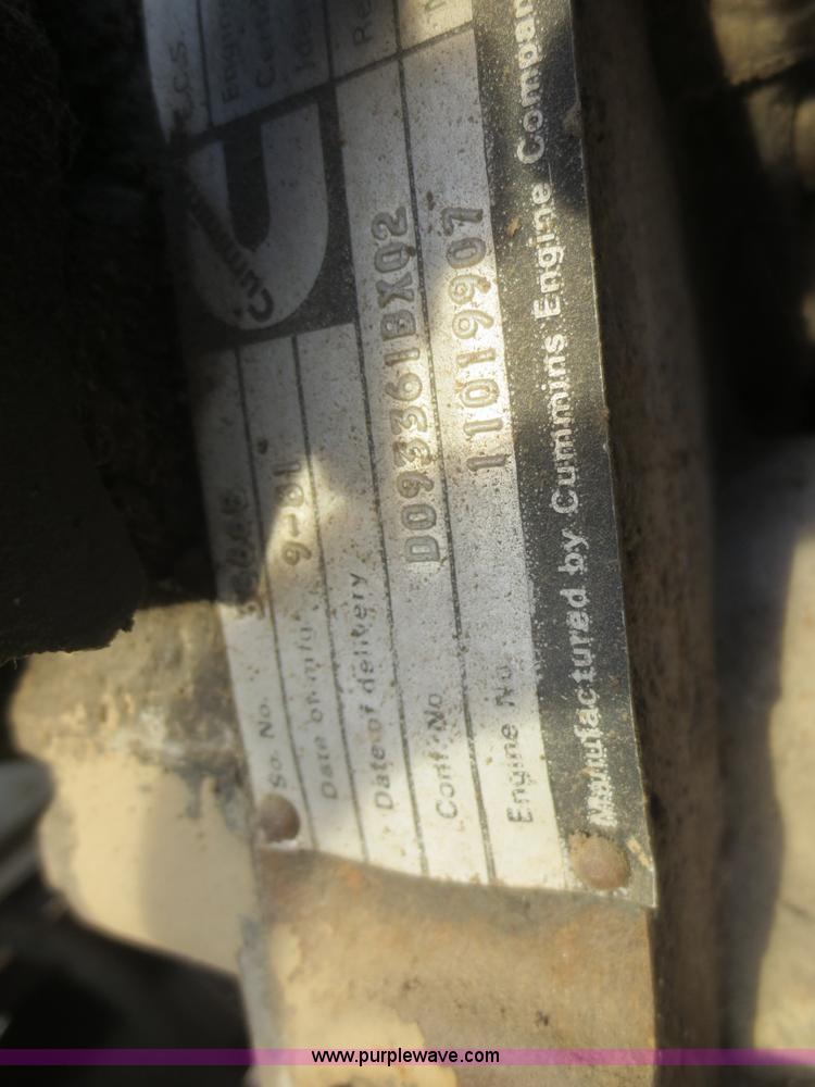 image for item D2211 1982 Ford LT9000 truck cab and chassis