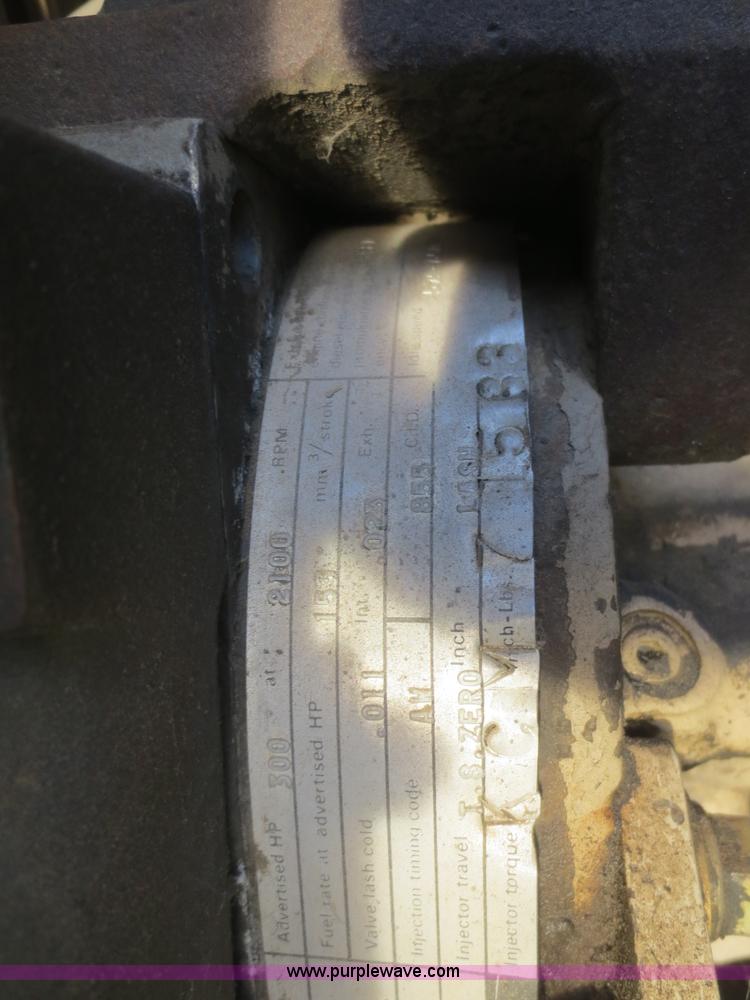 image for item D2211 1982 Ford LT9000 truck cab and chassis