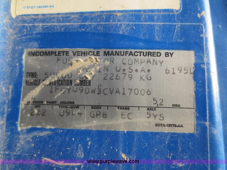 image for item D2211 1982 Ford LT9000 truck cab and chassis