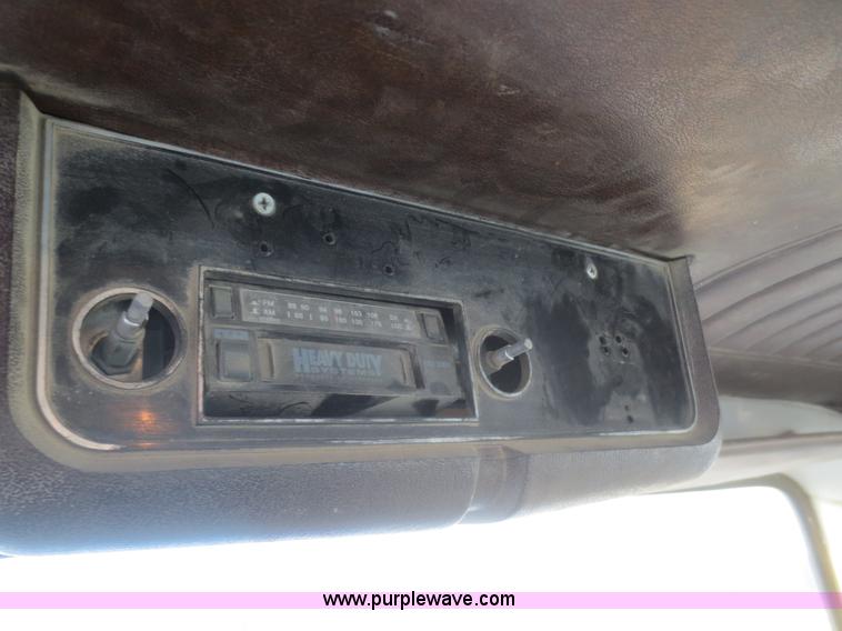 image for item D2211 1982 Ford LT9000 truck cab and chassis