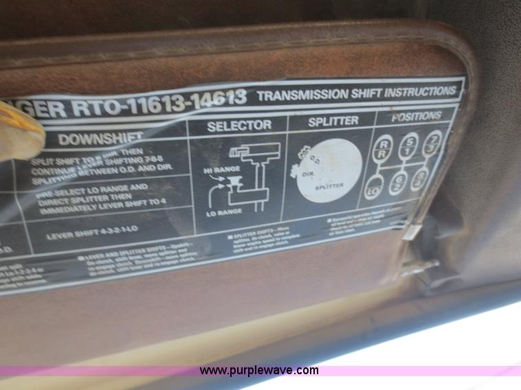 image for item D2211 1982 Ford LT9000 truck cab and chassis