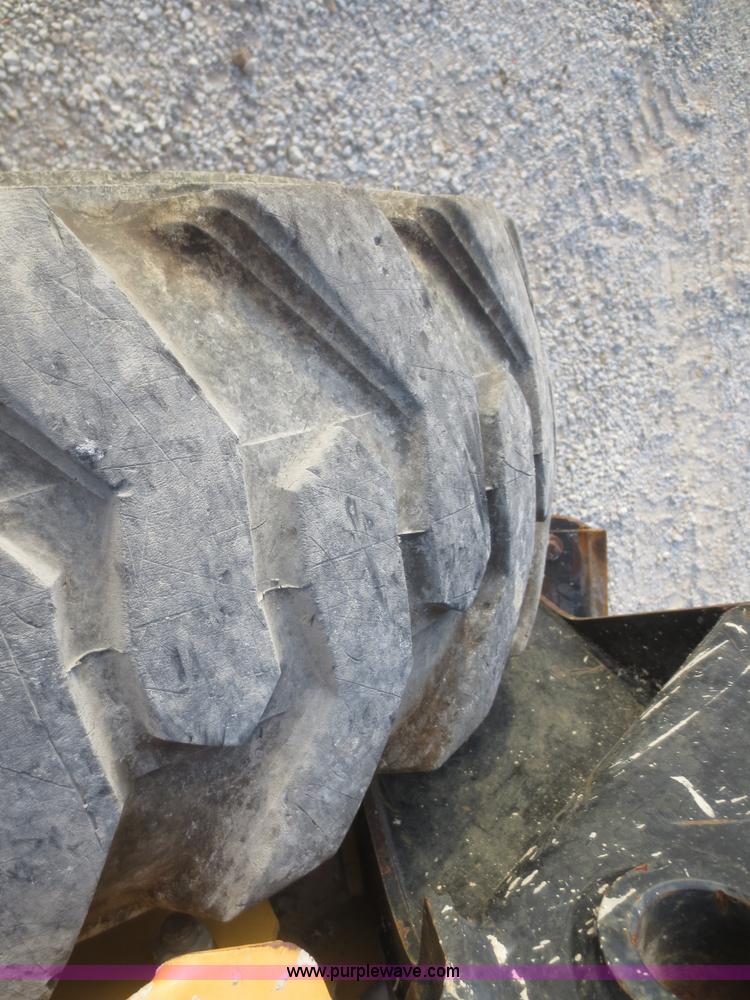 image for item D2212 1998 New Holland LX885 skid steer