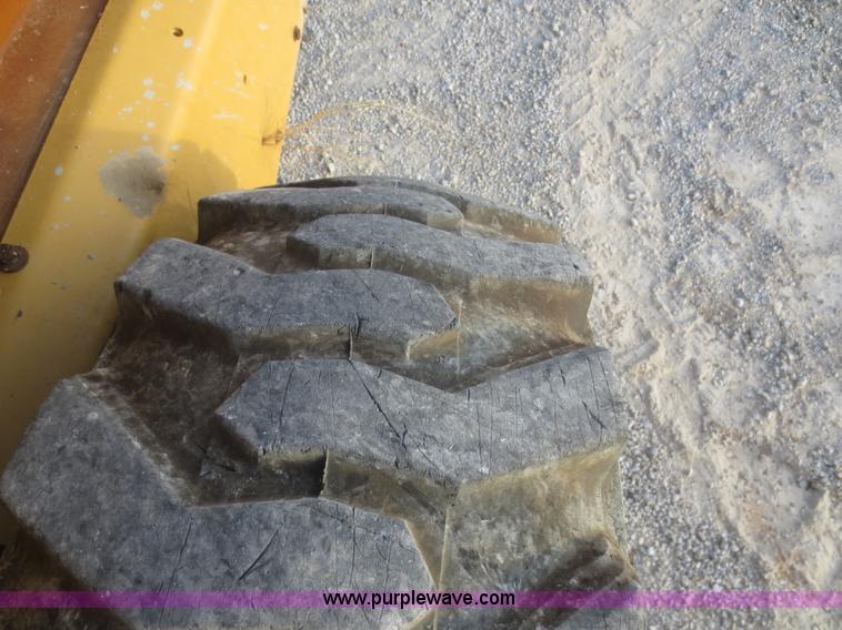image for item D2212 1998 New Holland LX885 skid steer