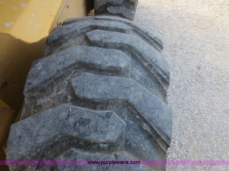 image for item D2212 1998 New Holland LX885 skid steer