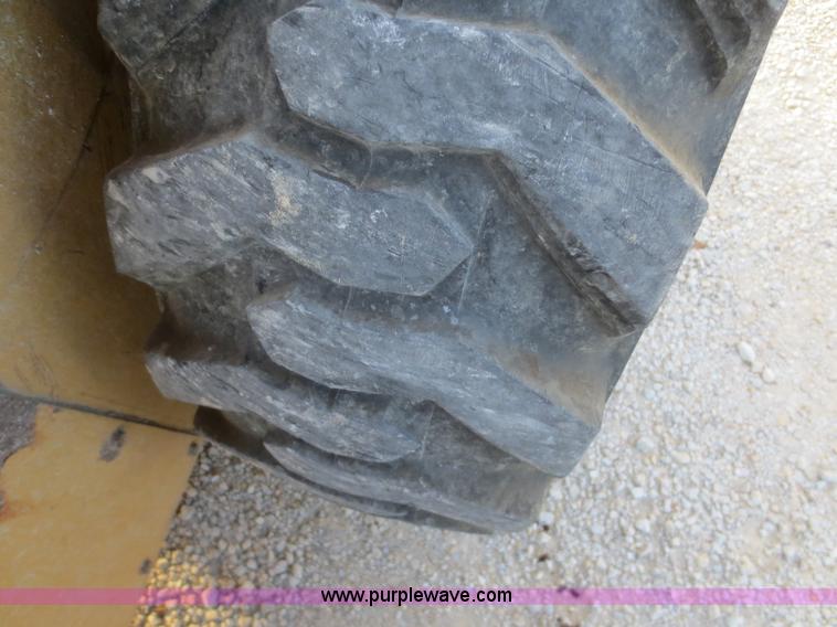 image for item D2212 1998 New Holland LX885 skid steer