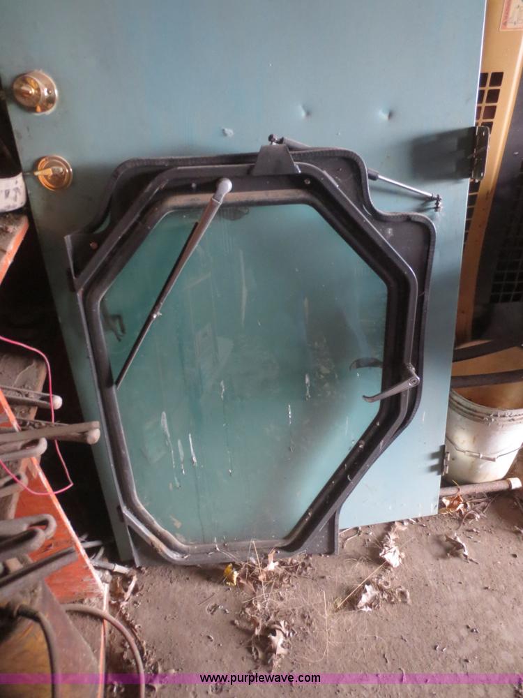 image for item D2212 1998 New Holland LX885 skid steer