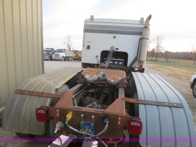 image for item D2214 1985 International COF9670 semi truck