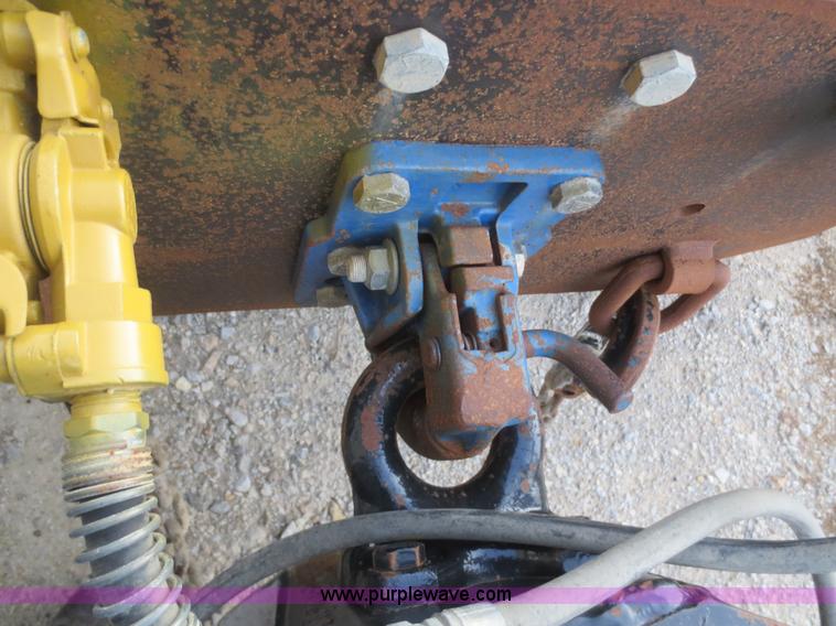 image for item D2214 1985 International COF9670 semi truck