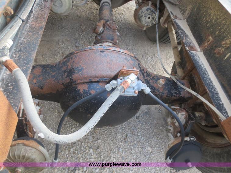 image for item D2214 1985 International COF9670 semi truck