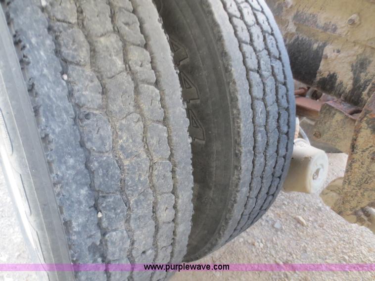 image for item D2214 1985 International COF9670 semi truck