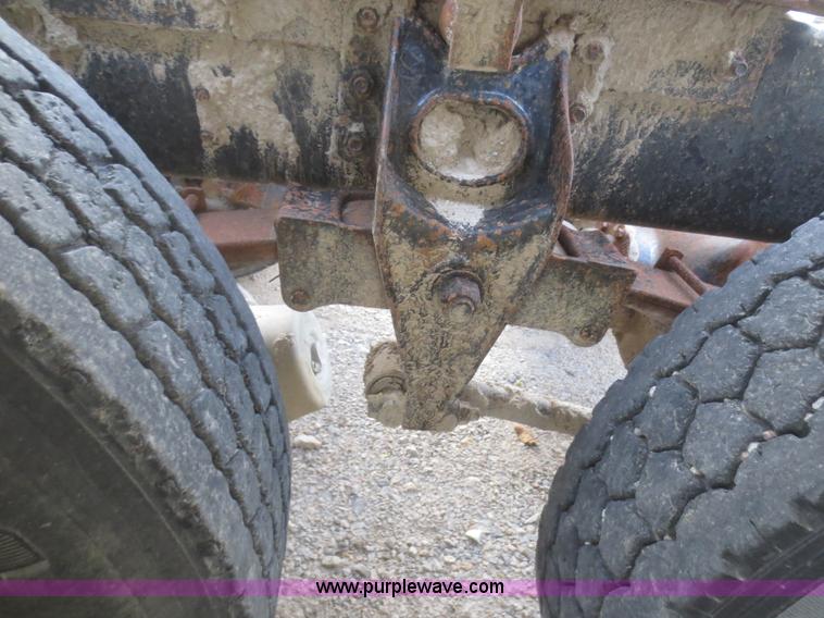 image for item D2214 1985 International COF9670 semi truck