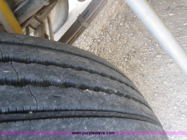 image for item D2214 1985 International COF9670 semi truck