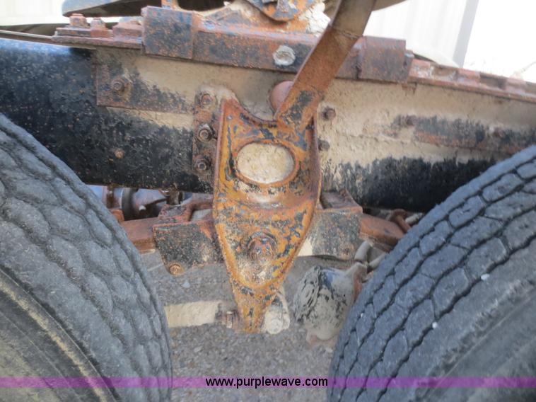 image for item D2214 1985 International COF9670 semi truck