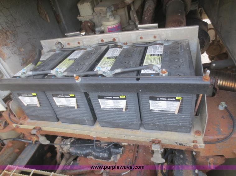 image for item D2214 1985 International COF9670 semi truck