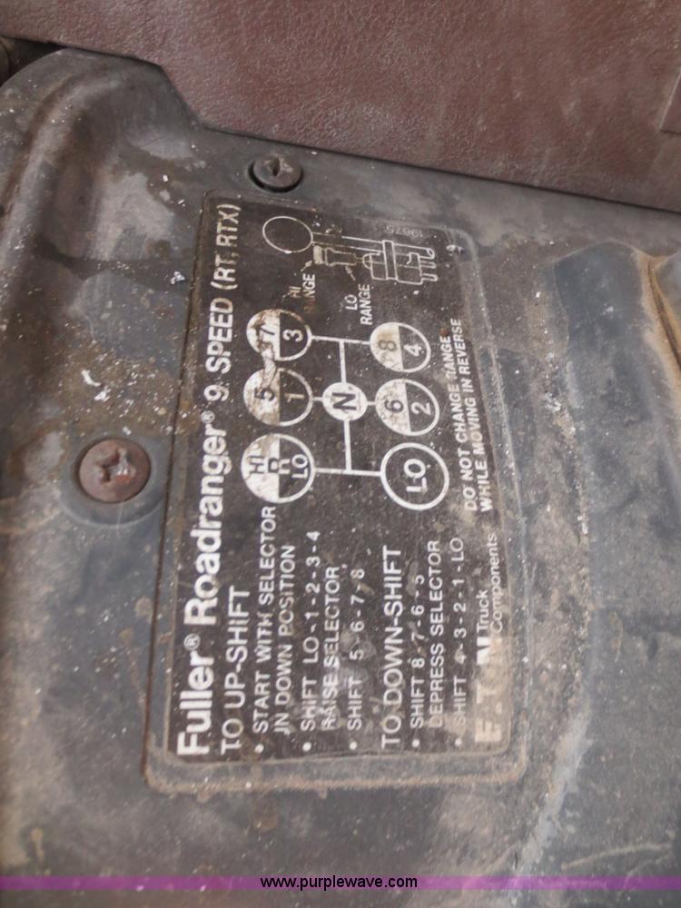 image for item D2214 1985 International COF9670 semi truck