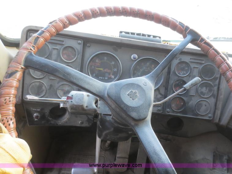image for item D2214 1985 International COF9670 semi truck