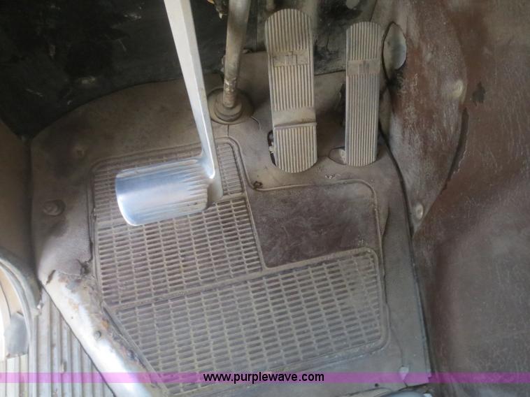 image for item D2214 1985 International COF9670 semi truck