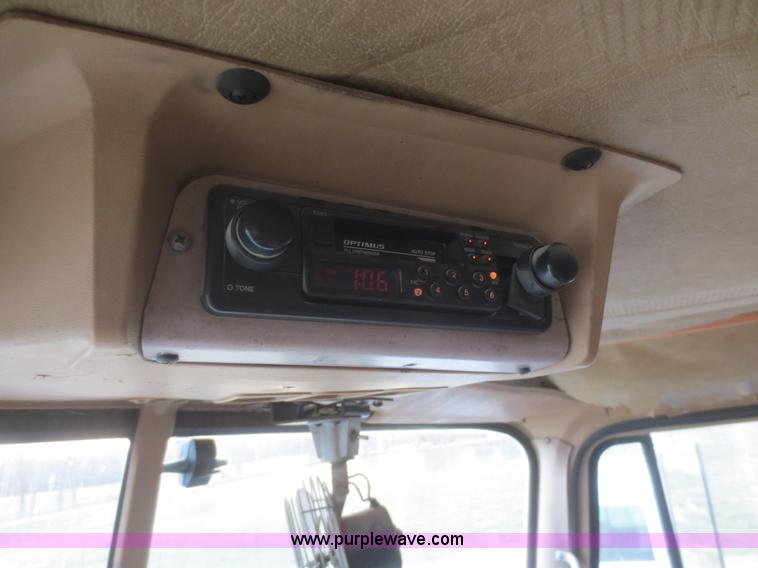 image for item D2214 1985 International COF9670 semi truck