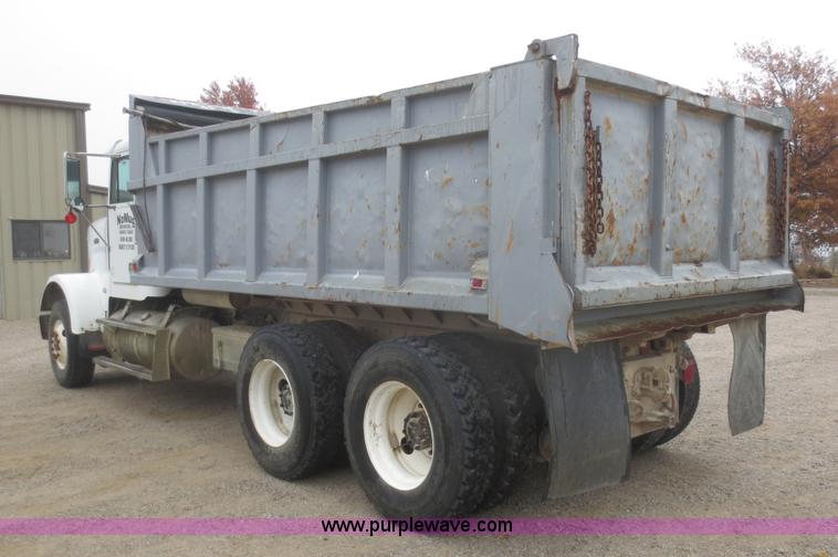 image for item I2159 1988 Freightliner FC60 dump truck