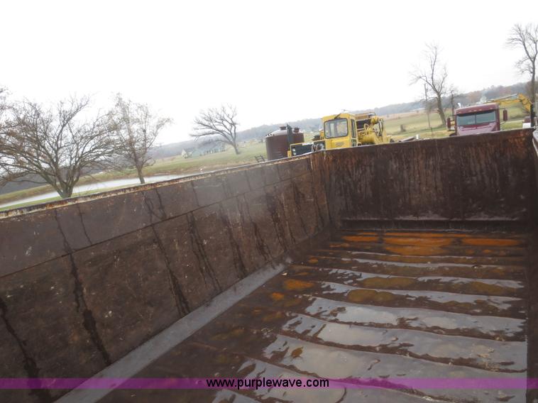 image for item I2159 1988 Freightliner FC60 dump truck