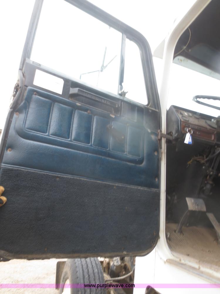 image for item I2159 1988 Freightliner FC60 dump truck