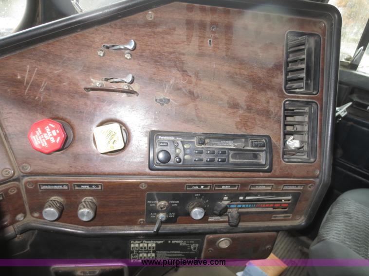 image for item I2159 1988 Freightliner FC60 dump truck