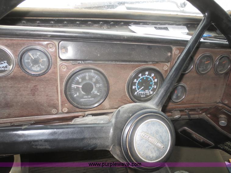 image for item I2159 1988 Freightliner FC60 dump truck